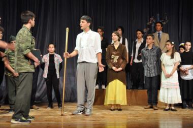 Οι μαθητές του 1ου Γυμνασίου παρουσιάζουν
το έργο 