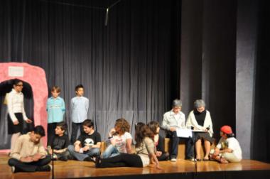 Οι μαθητές του 10ου Δημοτικού Σχολείου παρουσιάζουν το έργο του Βασίλη Ηλιόπουλου «Τριγωνοψαρούλης»