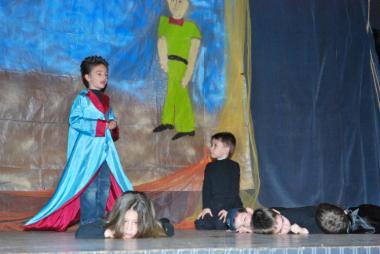Τα παιδιά του 12ου Νηπιαγωγείου παρουσιάζουν το έργο “Ο μικρός πρίγκιπας”του Σαίντ Εξυπέρι