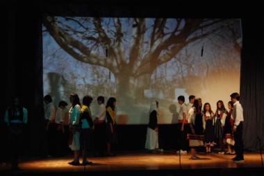 Η θεατρική ομάδα του 2ου Γυμνασίου παρουσιάζει τον «Αέναο χορό» σπουδή στην δημοτική ποίηση
