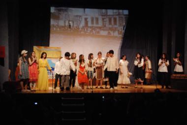 Το θεατρικό σχήμα του 2ου Γυμνασίου παρουσιάζει το έργο
της Μαρίας Ιορδανίδου «Λωξάντρα»