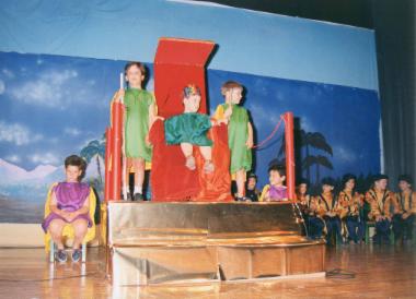 Το β’ τμήμα του 1ου και το α’ τμήμα του 5ου Νηπιαγωγείου παρουσιάζουν το έργο του Γεωργίου-Μενελάου Μαρίνου, «Γεια Χαρά»