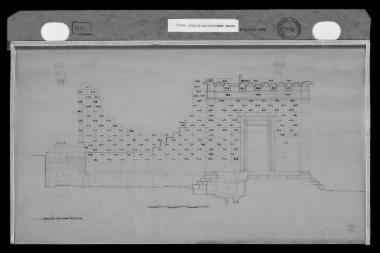 Αποτύπωση της εξωτερικής πλευράς του βόρειου τοίχου με κωδικογράφηση των μελών και επισήμανση του ορίου της αναστήλωσης Πιττάκη
