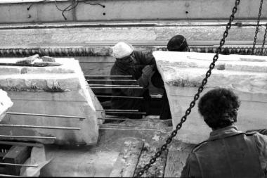 Η δοκός 386 της οροφής της βόρειας πρόστασης κατά τις εργασίες συγκόλλησης με την χρήση ράβδων τιτανίου