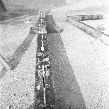 Σιδηροδοκός των επεμβάσεων Μπαλάνου που είχε χρησιμοποιηθεί ως οπλισμός του επιστυλίου της νότιας πρόστασης και αφαιρέθηκε κατά την αποσυναρμολόγηση