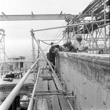 Η επικρανίτιδα του νότιου τοίχου κατά τις εργασίες αποσυναρμολόγησης