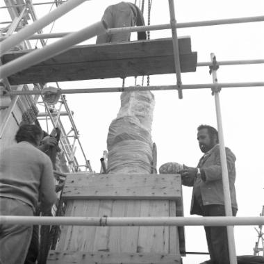 Καταβίβαση της πρώτης Καρυάτιδας