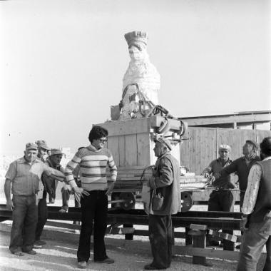 Μεταφορά της πέμπτης Καρυάτιδας σε σιδηροτροχιές