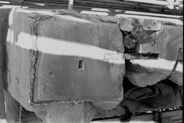 Ο λίθος 164 της νοτιοανατολικής παραστάδας κατά την αποσυναρμολόγηση