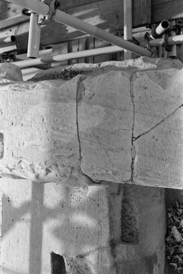 Η λιθόπλινθος 608 του βόρειου τοίχου