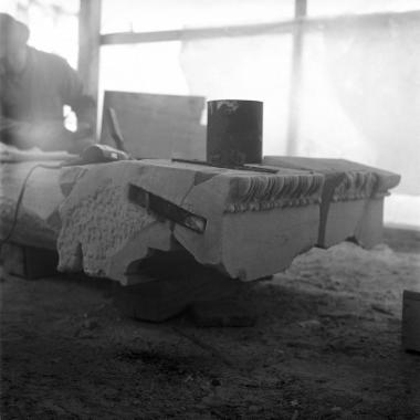 Ο λίθος γείσου 196 της ανατολικής πρόστασης