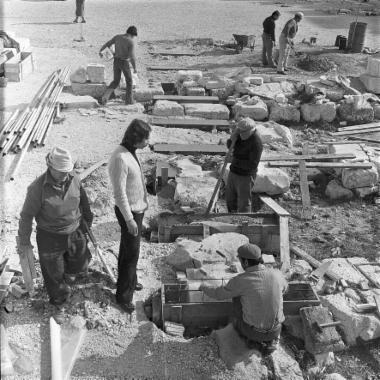 Σκυροδέτηση των βάσεων των ικριωμάτων του νότιου τοίχου